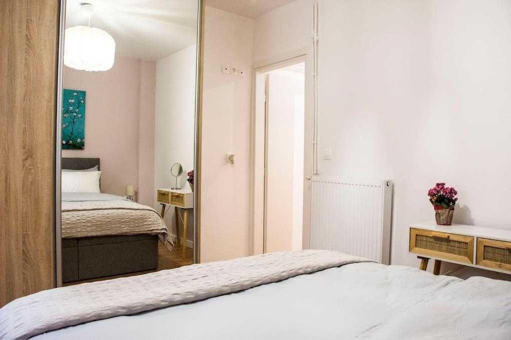 Newly Renovated-City Center Apartment Athene Buitenkant foto