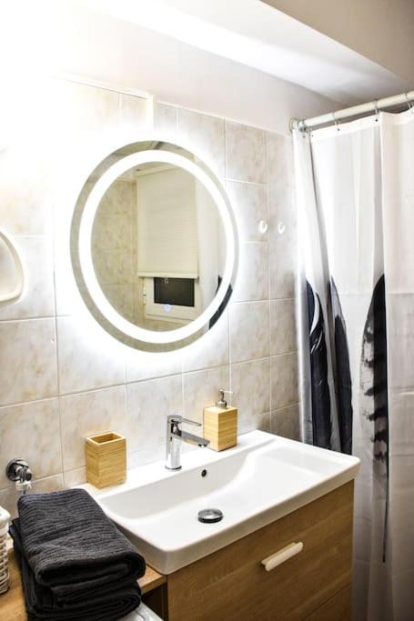 Newly Renovated-City Center Apartment Athene Buitenkant foto